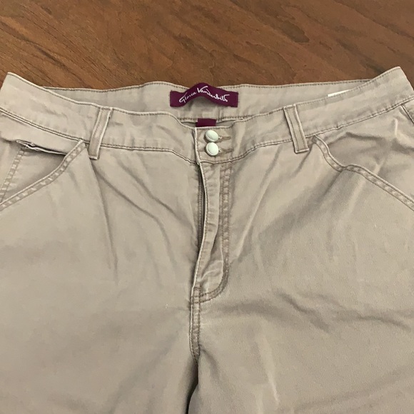 Gloria Vanderbilt Capris - Picture 2 of 4